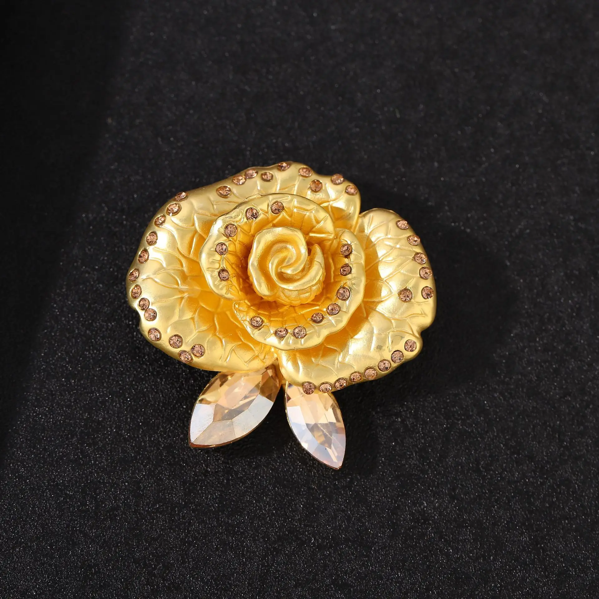 Elegant Unisex Gold-Tone Fashion Brooch 2 Elegant Unisex Gold-Tone Fashion Brooch - Image 2