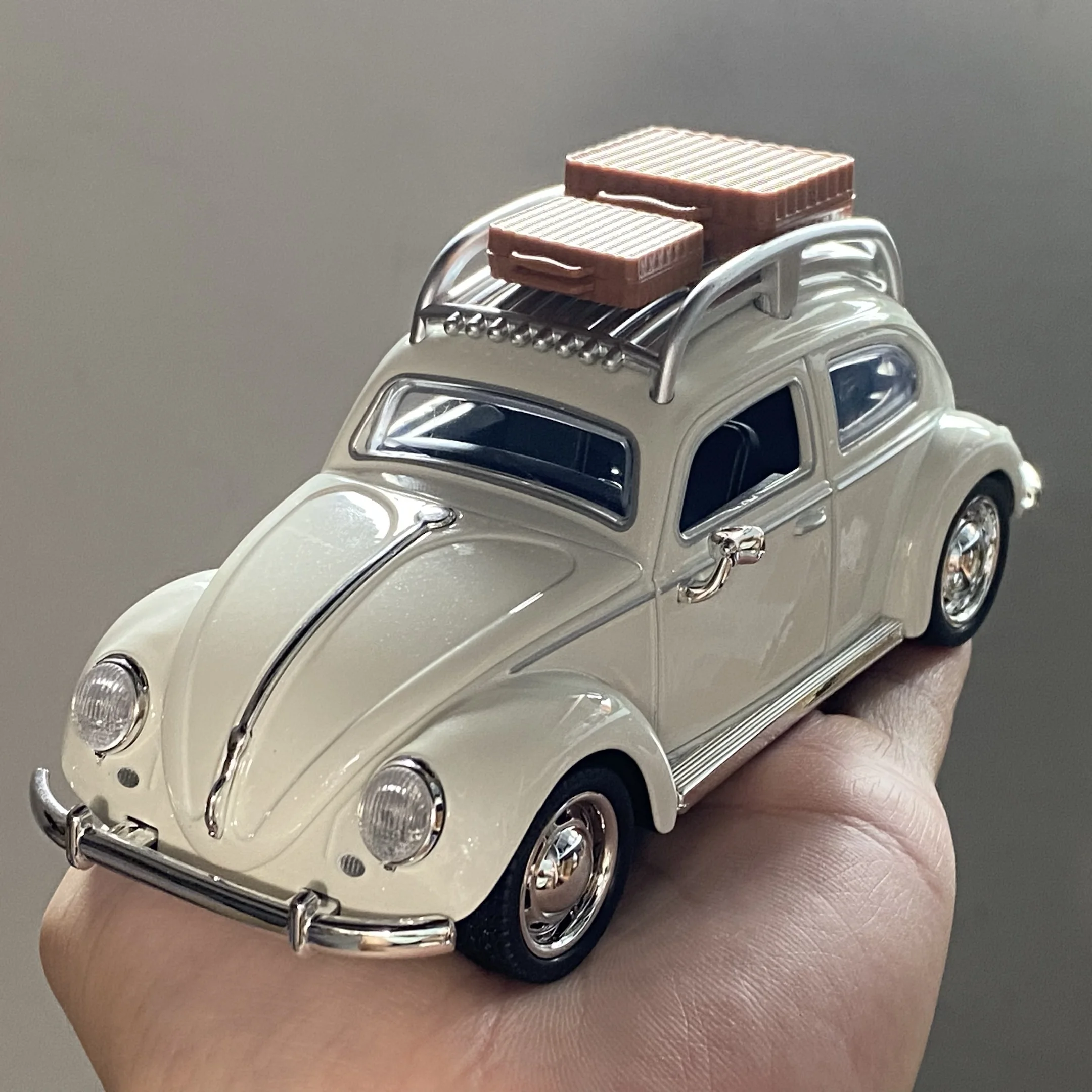 1:32 Scale Vintage Volkswagen Beetle Diecast Model 6 1:32 Scale Vintage Volkswagen Beetle Diecast Model - Image 6