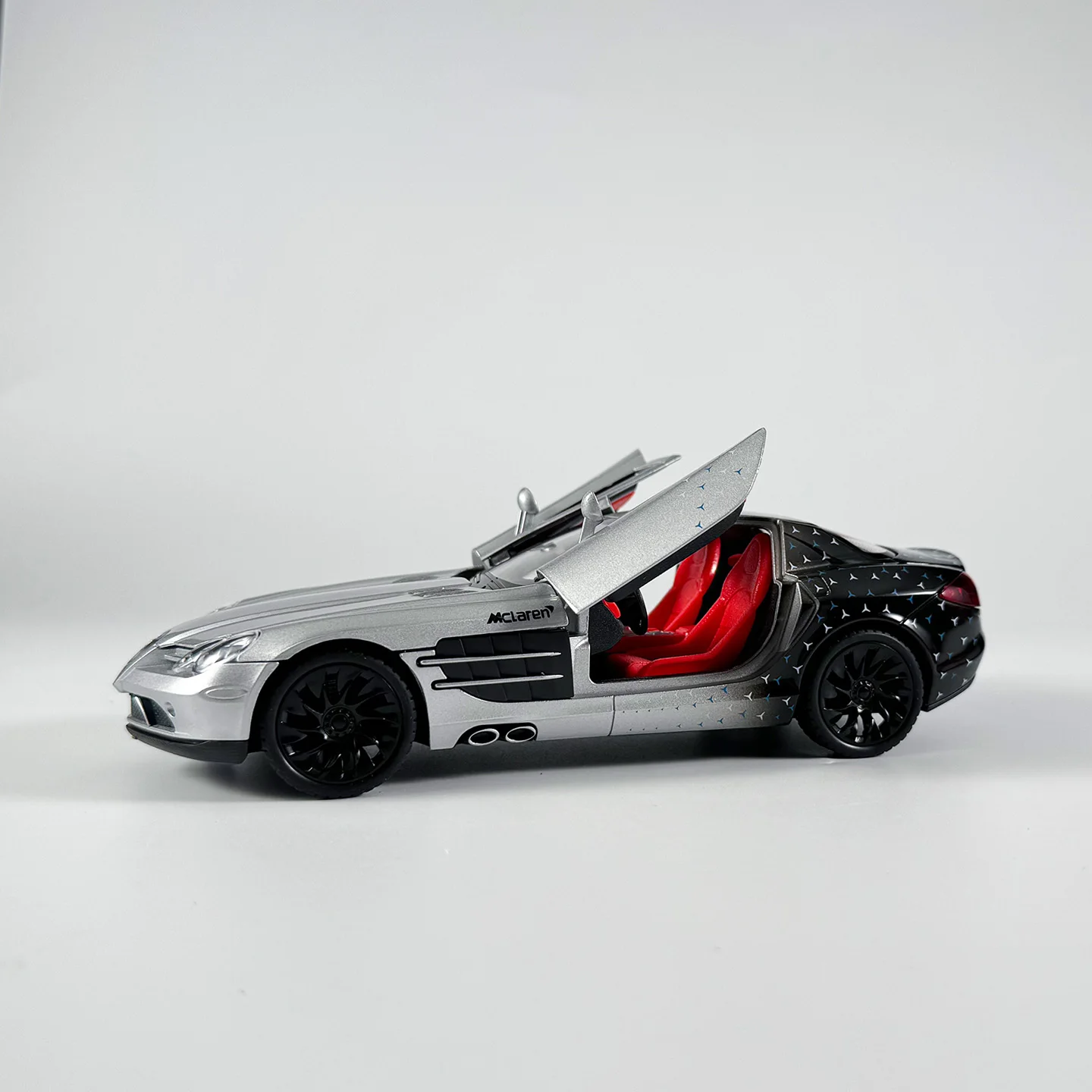 1:24 Scale Alloy Sports Car Model in Red, Silver, or Black 5 1:24 Scale Alloy Sports Car Model in Red, Silver, or Black - Image 5