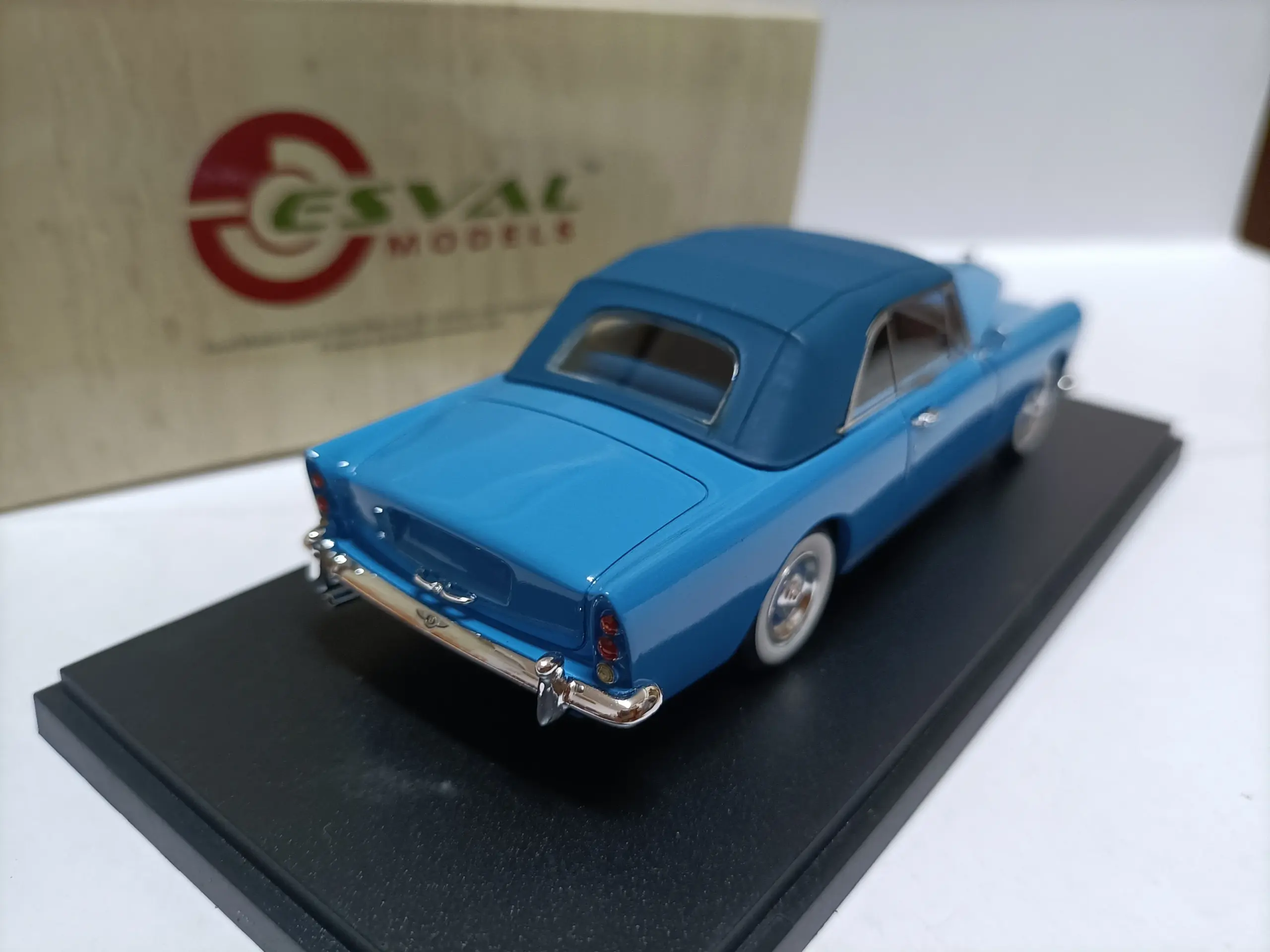 Bentley S2 Pard Ward 1962 Diecast Model 1:43 Scale 3 Bentley S2 Pard Ward 1962 Diecast Model 1:43 Scale - Image 3