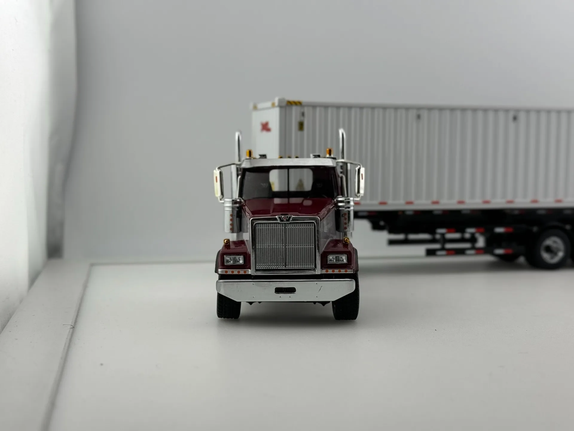 Diecast OOCL 40-Foot Cargo Container Model 2 Diecast OOCL 40-Foot Cargo Container Model - Image 2