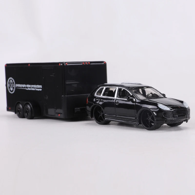 1:64 Scale Diecast Porsche Cayenne with Alloy Trailer 3 1:64 Scale Diecast Porsche Cayenne with Alloy Trailer - Image 3