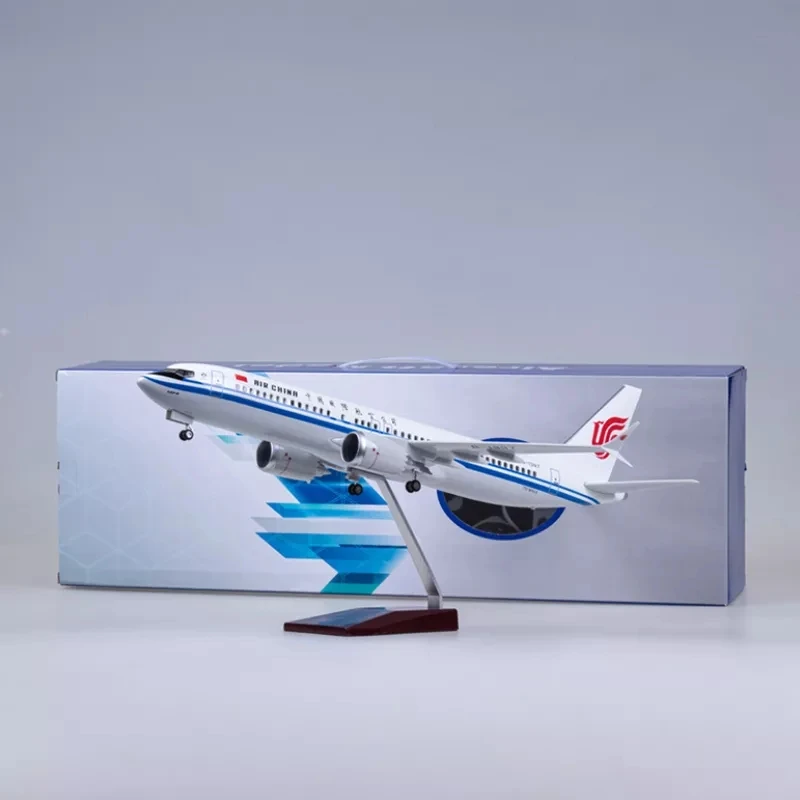 Detailed Boeing 737 Model with LED Lighting 3 Detailed Boeing 737 Model with LED Lighting - Image 3
