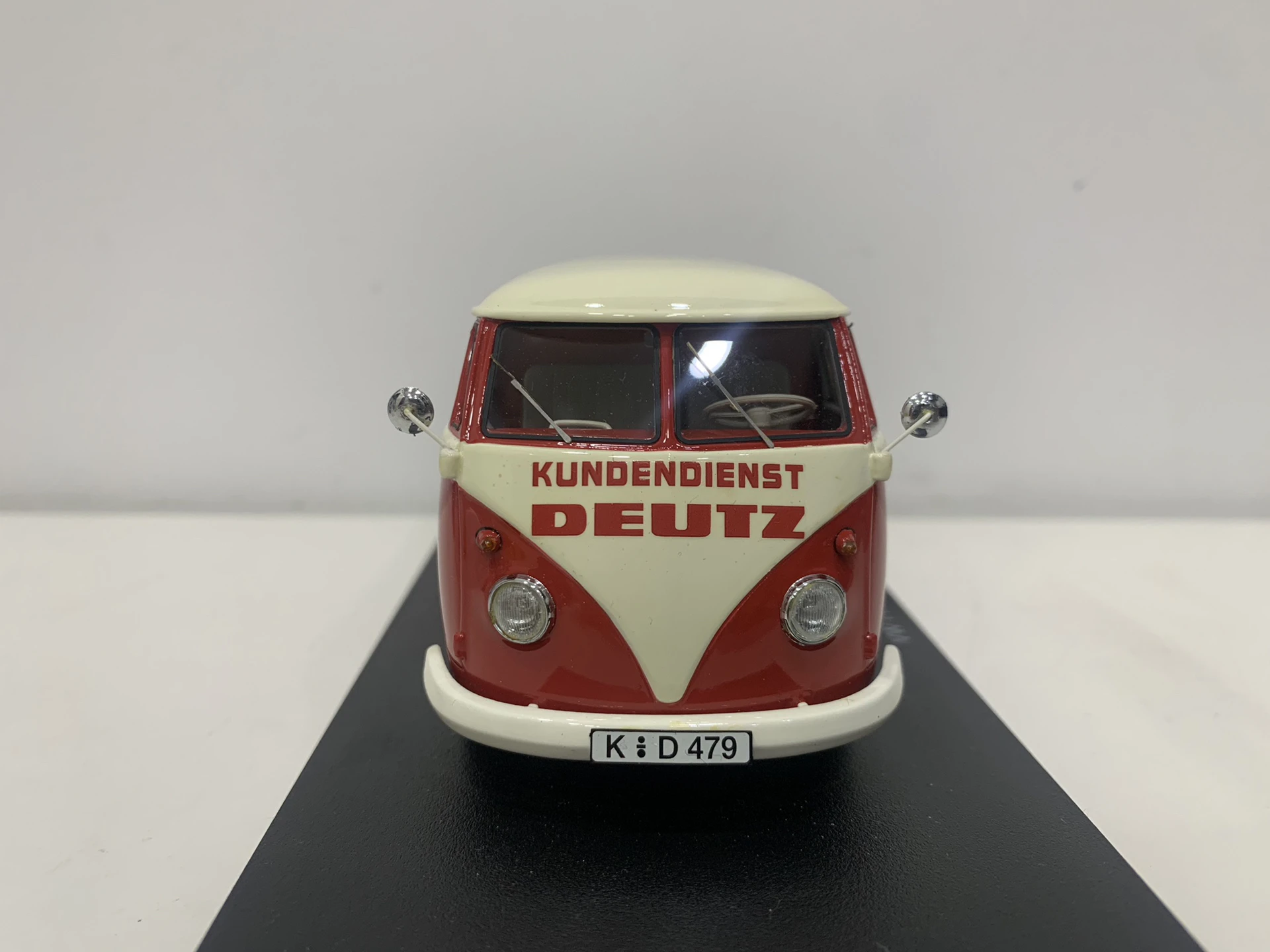 Red Volkswagen T1 Diecast Model 1:32 Scale 3 Red Volkswagen T1 Diecast Model 1:32 Scale - Image 3