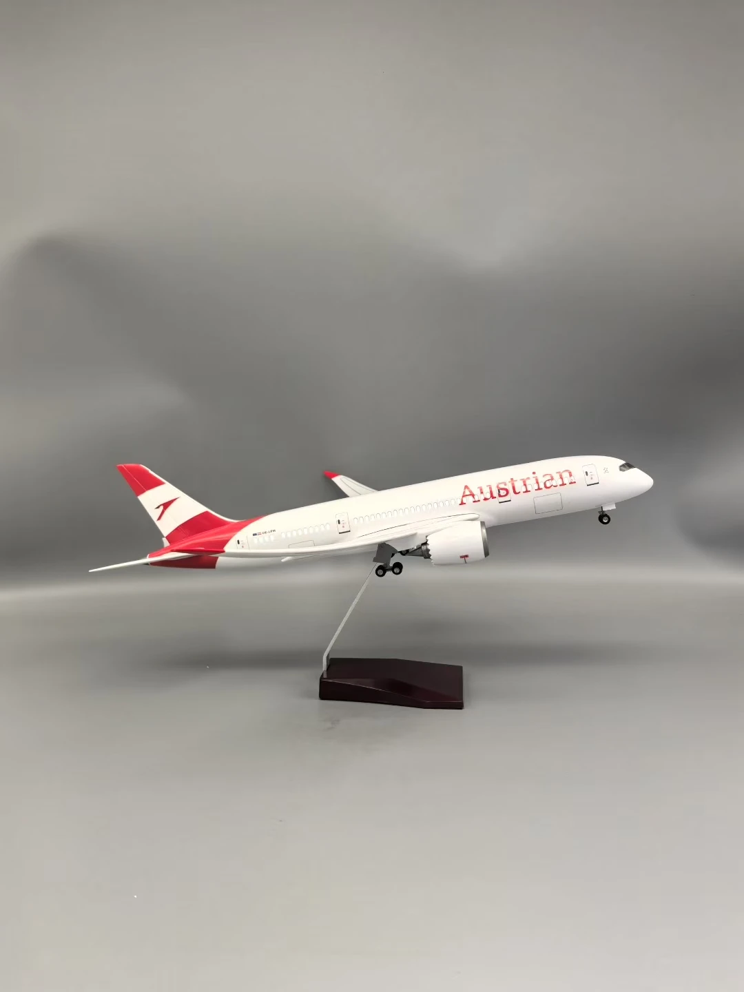 Austrian Boeing B787 Model 1:130 Scale with LED Light 2 Austrian Boeing B787 Model 1:130 Scale with LED Light - Image 2
