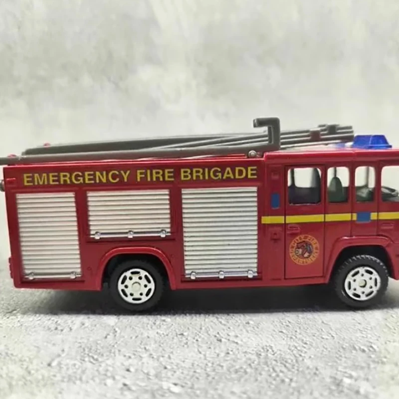 1/43 Scale Fire Engine Model for Collectors 4 1/43 Scale Fire Engine Model for Collectors - Image 4