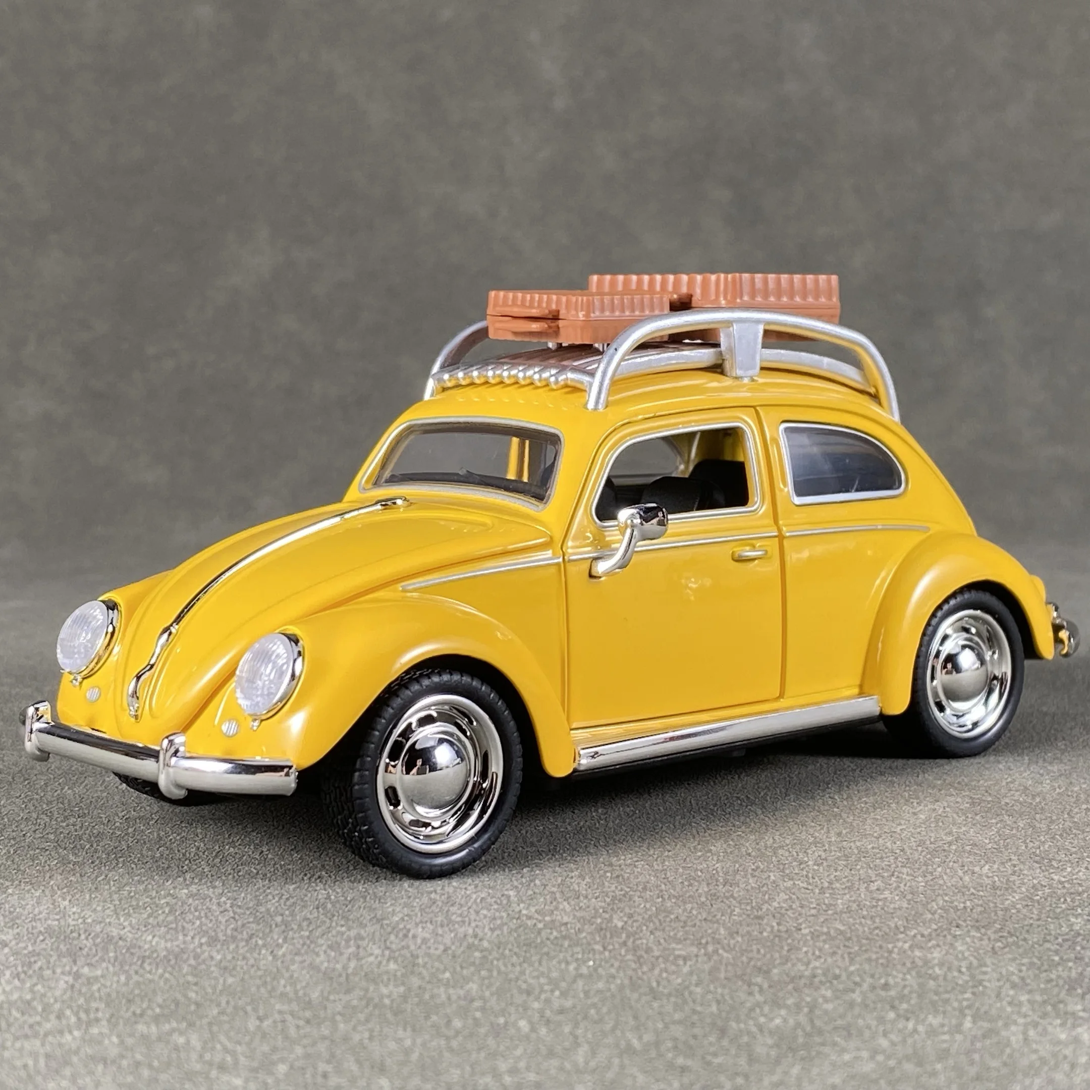 1:32 Scale Vintage Volkswagen Beetle Diecast Model 10 1:32 Scale Vintage Volkswagen Beetle Diecast Model - Image 10