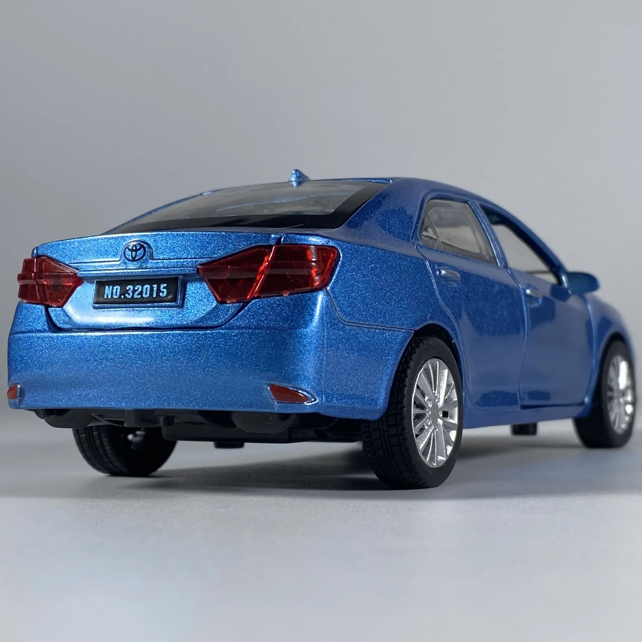 Blue 1/32 Toyota Camry Diecast Model 5 Blue 1/32 Toyota Camry Diecast Model - Image 5