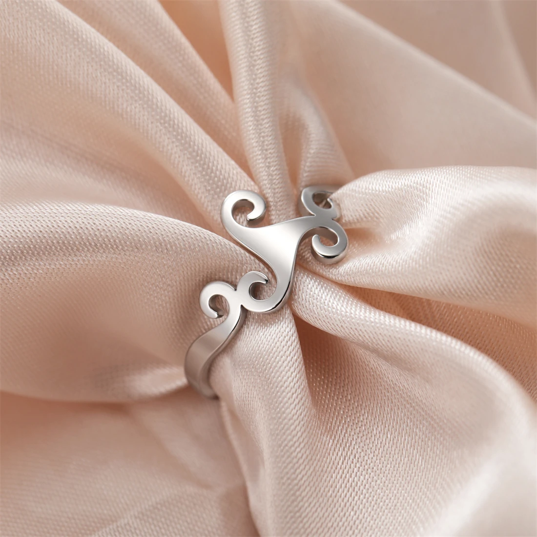 Stainless Steel Unisex Triskele Ring 4 Stainless Steel Unisex Triskele Ring - Image 4