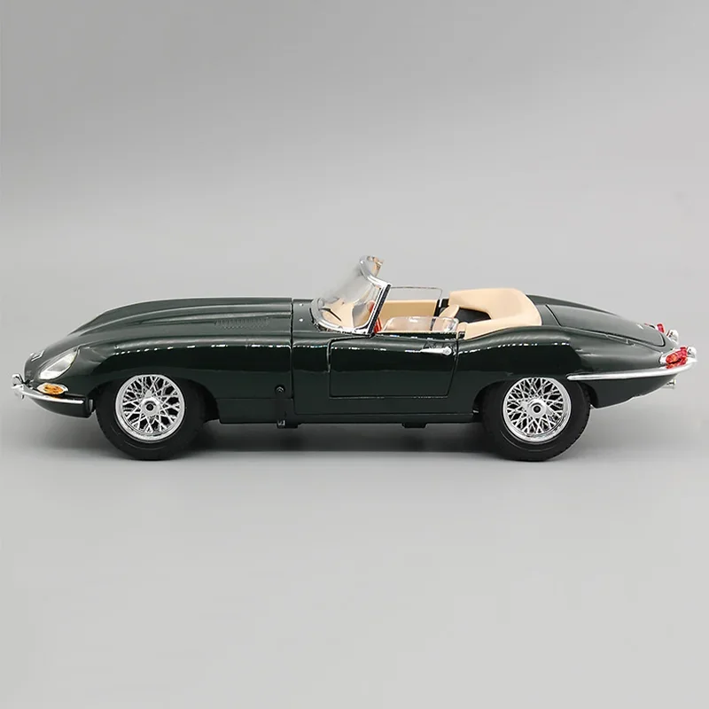 1:18 Jaguar E-Type Cabriolet Diecast Model 4 1:18 Jaguar E-Type Cabriolet Diecast Model - Image 4