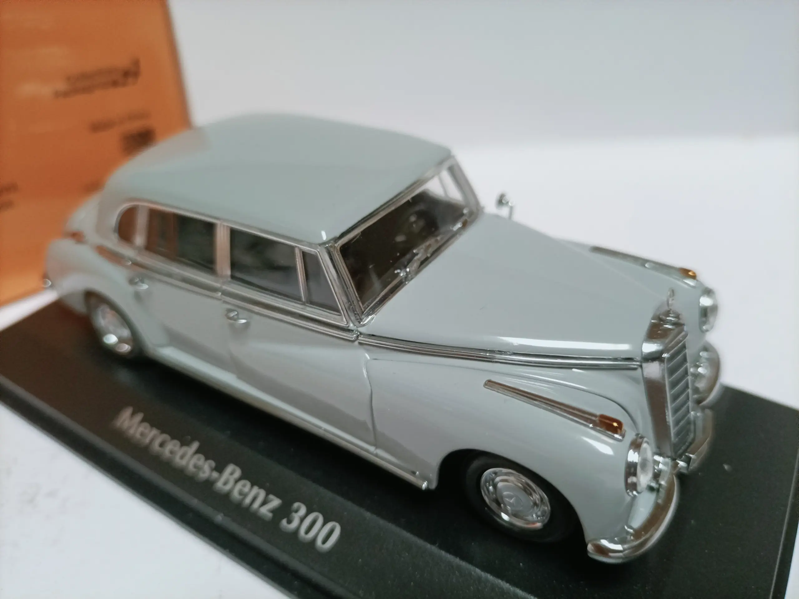 1951 Mercedes Benz 300 Diecast Model 1:43 Scale 4 1951 Mercedes Benz 300 Diecast Model 1:43 Scale - Image 4