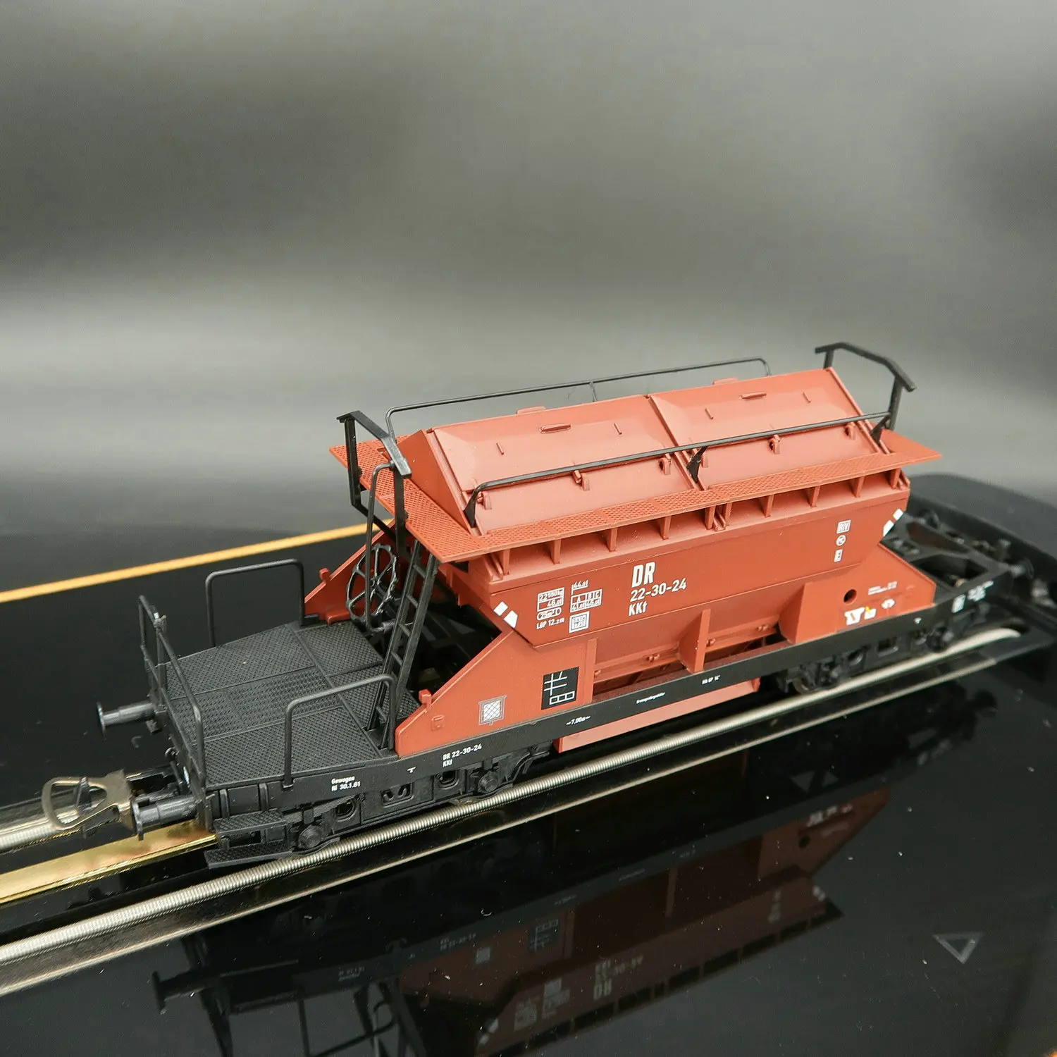 HO Scale Grain Car Model 54320 with Realistic Detailing 5 HO Scale Grain Car Model 54320 with Realistic Detailing - Image 5