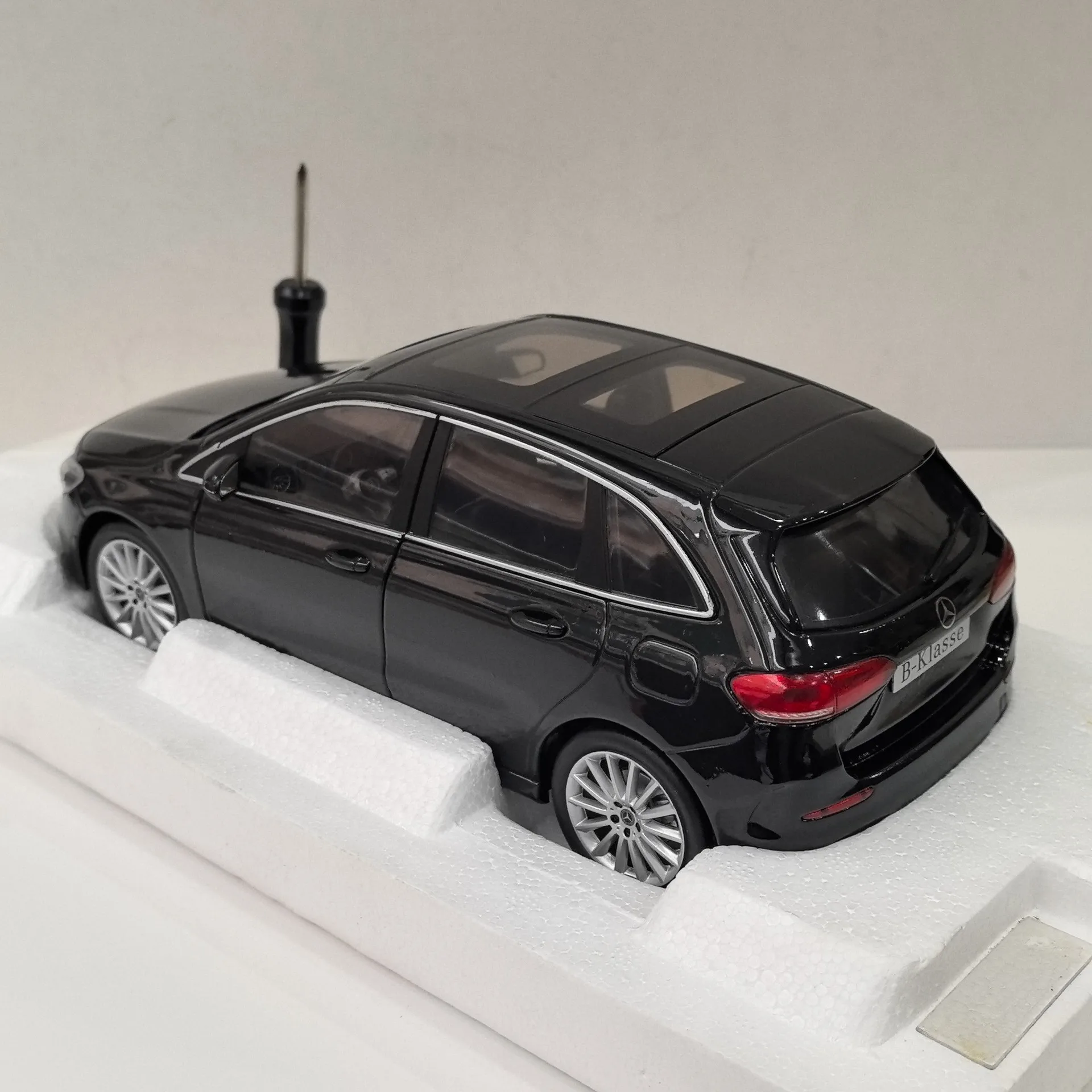 Mercedes-Benz B-Class 1:18 Model in Black 6 Mercedes-Benz B-Class 1:18 Model in Black - Image 6