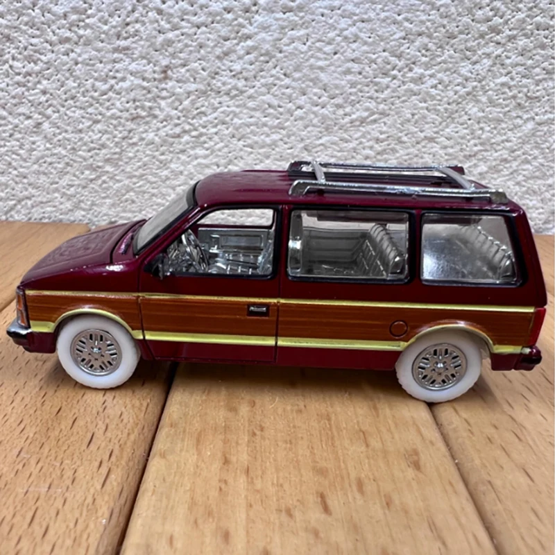 Vintage 1:64 Scale Station Wagon Crock Truck 2 Vintage 1:64 Scale Station Wagon Crock Truck - Image 2