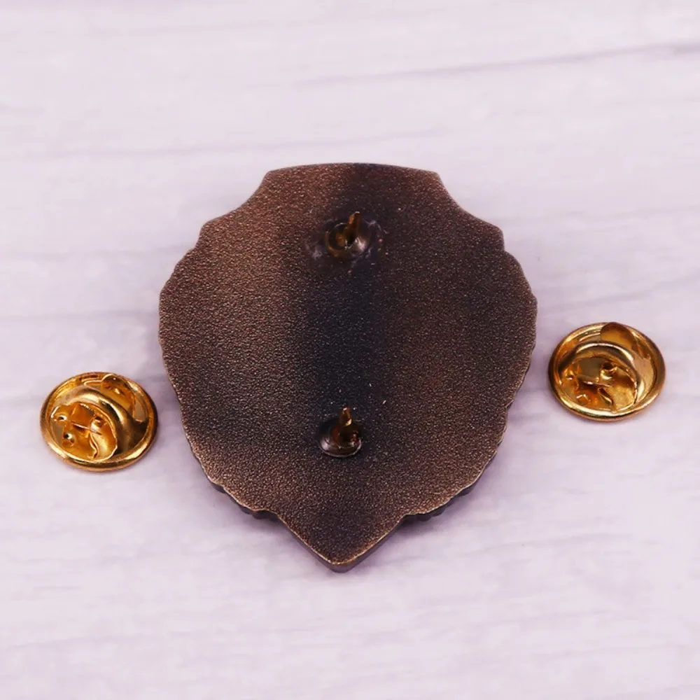 Soviet-Inspired Patriotic Badge for Collectors 3 Soviet-Inspired Patriotic Badge for Collectors - Image 3