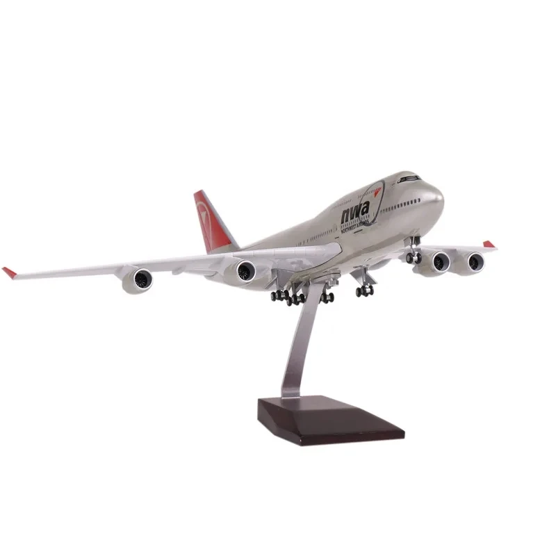 Boeing 747 Scale Model with LED Lighting 3 Boeing 747 Scale Model with LED Lighting - Image 3