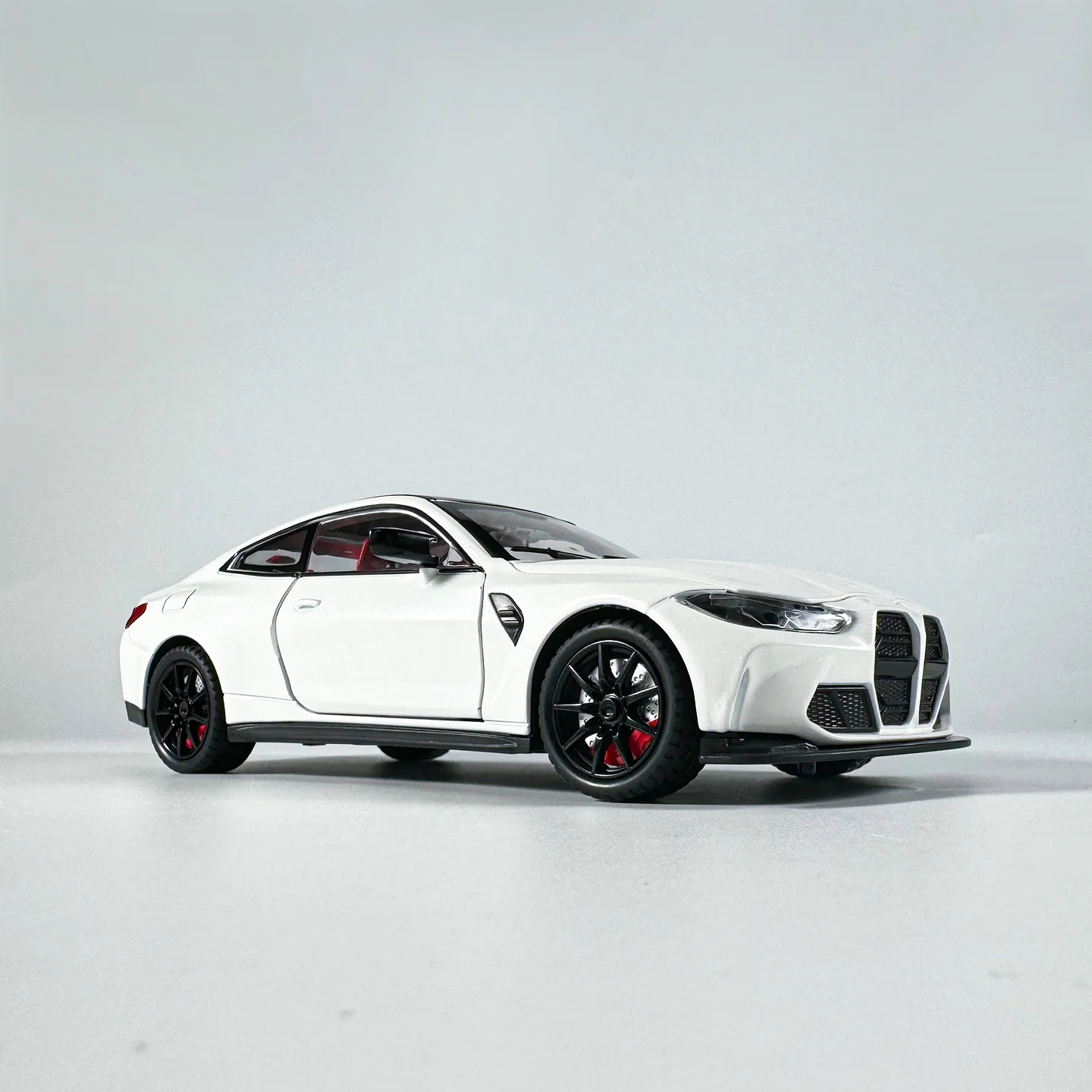 1:24 Alloy Car Model in Vibrant Yellow 6 1:24 Alloy Car Model in Vibrant Yellow - Image 6