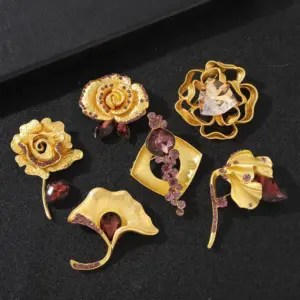Elegant Unisex Gold-Tone Fashion Brooch