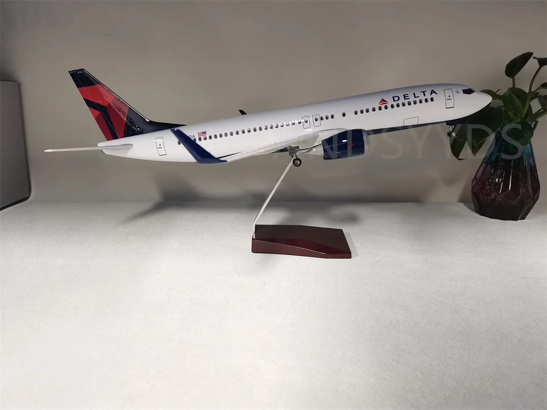 Delta Boeing 737 1:150 Scale Resin Model 6 Delta Boeing 737 1:150 Scale Resin Model - Image 6
