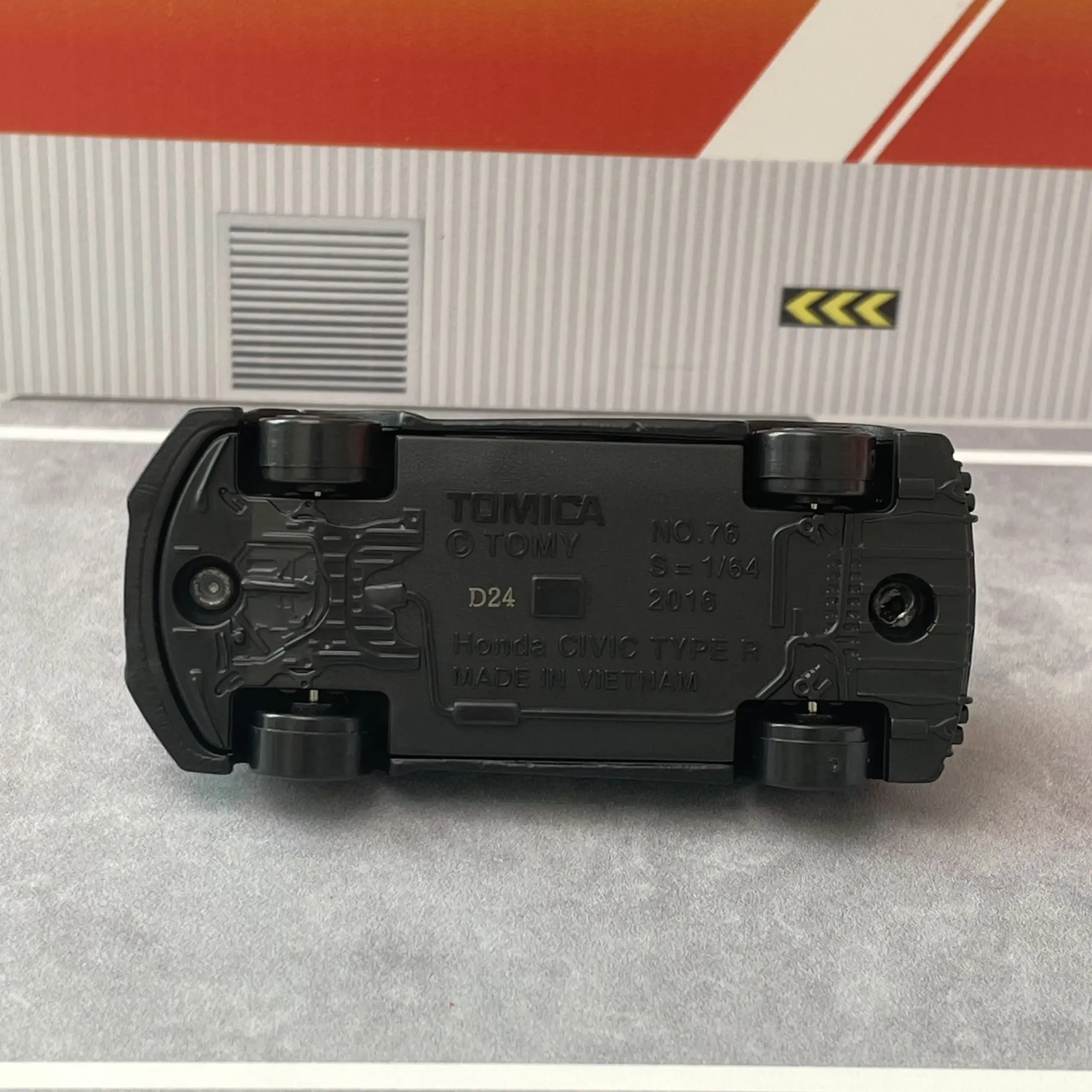Takara Tomy Honda Civic Type R 1:64 Model 5 Takara Tomy Honda Civic Type R 1:64 Model - Image 5