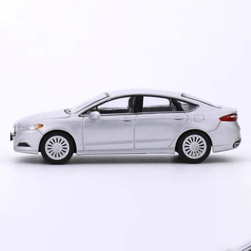 Yellow Ford Mondeo 1:64 Scale Diecast Model 4 Yellow Ford Mondeo 1:64 Scale Diecast Model - Image 4