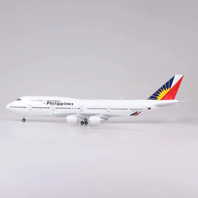 Boeing B747 1:150 Scale Resin Model with LED Light 4 Boeing B747 1:150 Scale Resin Model with LED Light - Image 4