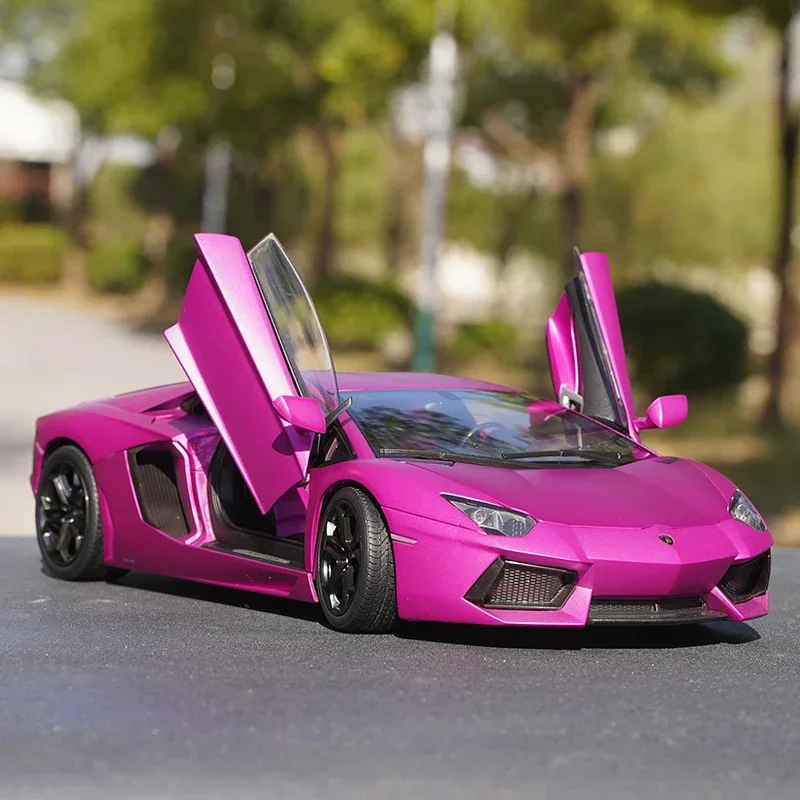 Blue Lamborghini Aventador LP700-4 Model 1:18 Scale 4 Blue Lamborghini Aventador LP700-4 Model 1:18 Scale - Image 4