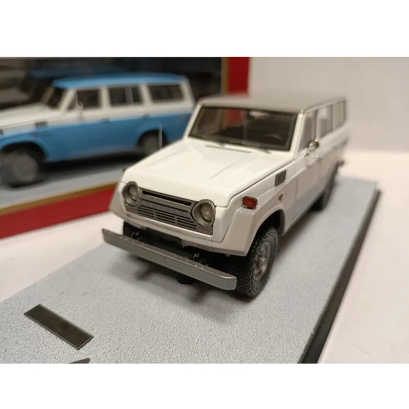 Vintage Land Curier FJ55 Resin Model 1/43 Scale 2 Vintage Land Curier FJ55 Resin Model 1/43 Scale - Image 2