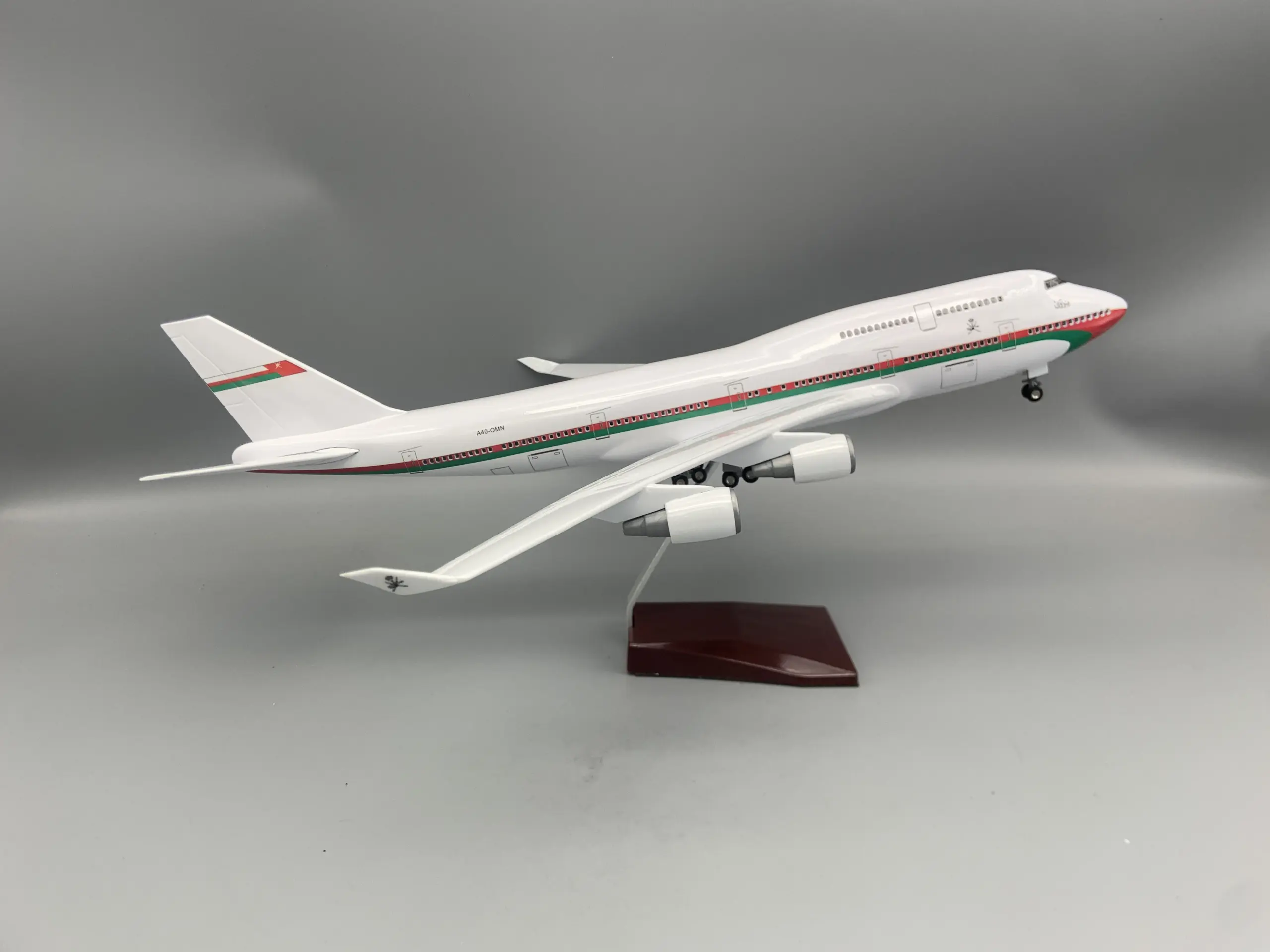 Premium Boeing 747 Presidential Scale Model 4 Premium Boeing 747 Presidential Scale Model - Image 4