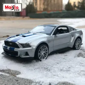 Maisto 1:24 Ford Mustang Street Racer Model 8 Se0d6344e081c4b519cb131edcd4d4328G