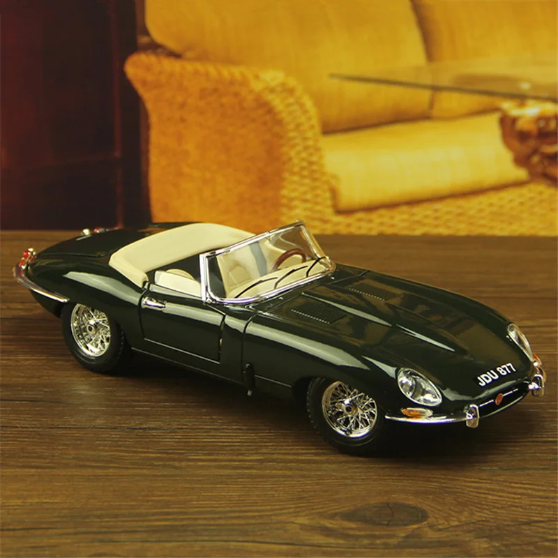Jaguar E-type 1:18 Scale Diecast Model 2 Jaguar E-type 1:18 Scale Diecast Model - Image 2