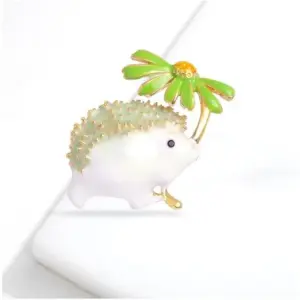 Whimsical Chamomile Hedgehog Brooch 19 Se291c67761e8402e9104fc592590d3a7u