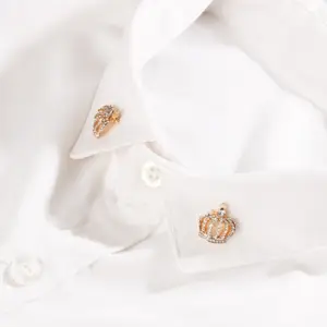 Vintage Openwork Crown Brooch with Rhinestones 10 Se359804a52ba470b8d616eac6415d99br 1