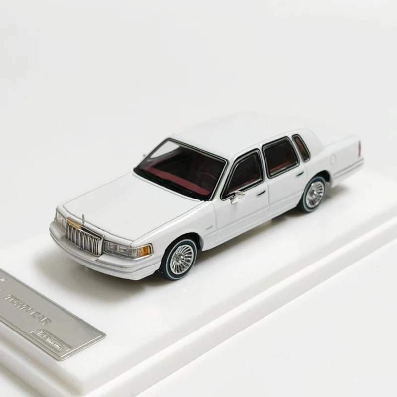 1992 Town Car Diecast Model in White 3 1992 Town Car Diecast Model in White - Image 3
