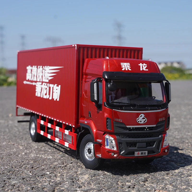 Red Chenglong H5 1:24 Scale Diecast Truck Model 3 Red Chenglong H5 1:24 Scale Diecast Truck Model - Image 3