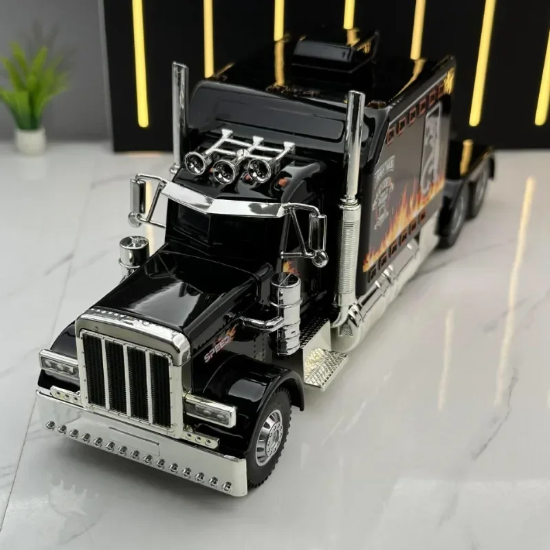 Peterbilt 389 Diecast Model Truck 1:24 Scale 2 Peterbilt 389 Diecast Model Truck 1:24 Scale - Image 2