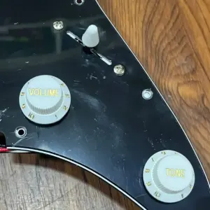 Black HSH Pickguard Set for Strat-Style Guitars 12 Se5177b8f7202483697835ccd828a37bcl