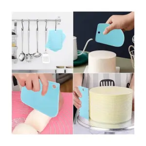 Bright Blue 3-Piece Cake Decorating Set 12 Se5646bf7e4674b879e827813ff45d29ca