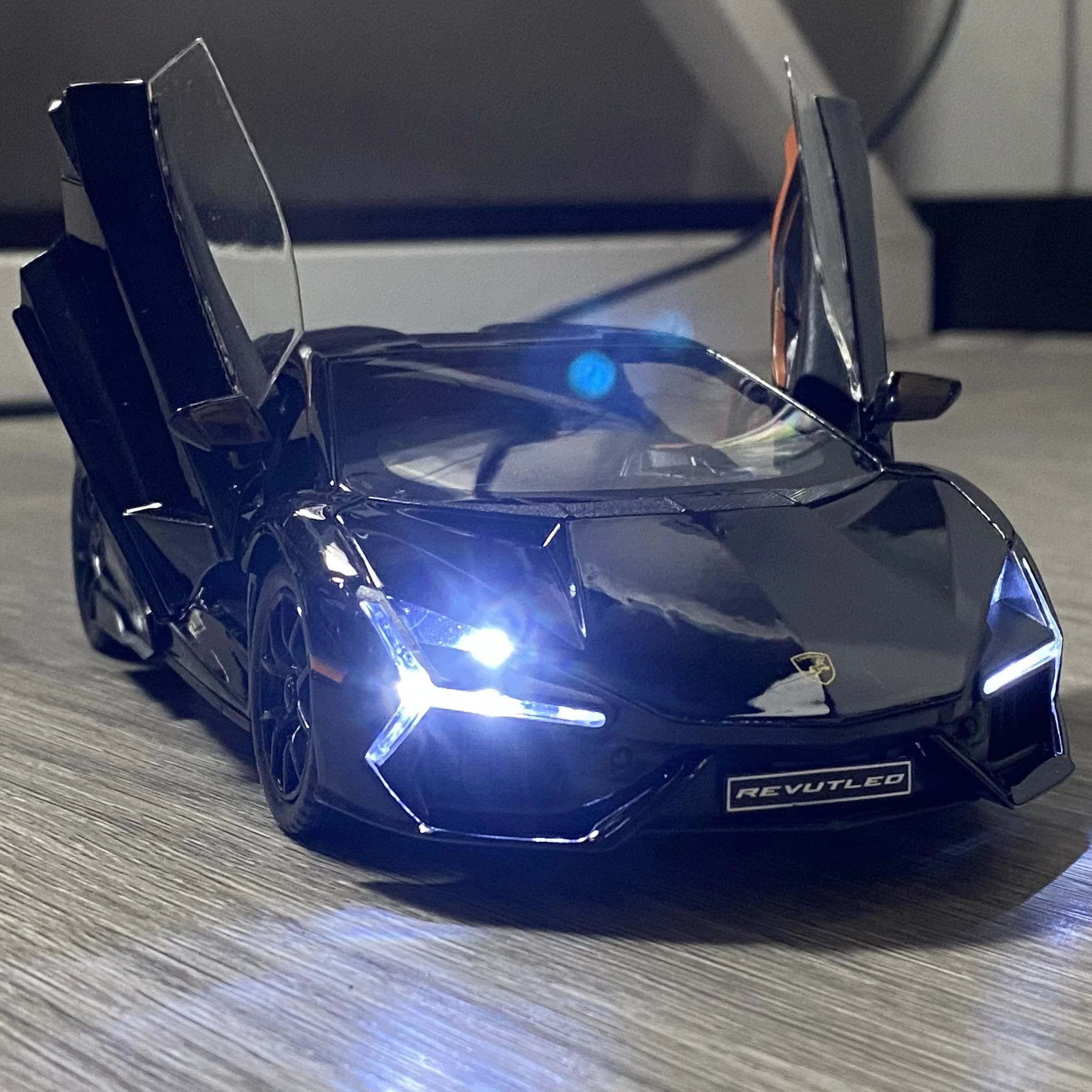 Revuelto 1:24 Scale Diecast Model Car 5 Revuelto 1:24 Scale Diecast Model Car - Image 5