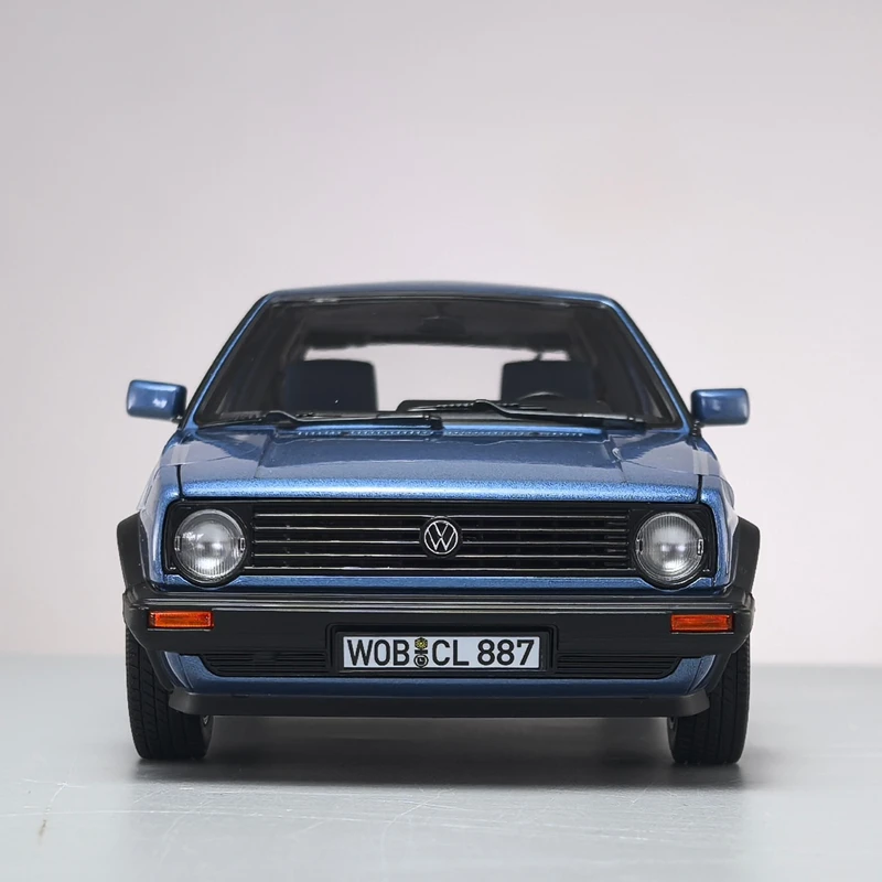Volkswagen Golf 10Mth Edition Diecast Model 1/18 4 Volkswagen Golf 10Mth Edition Diecast Model 1/18 - Image 4