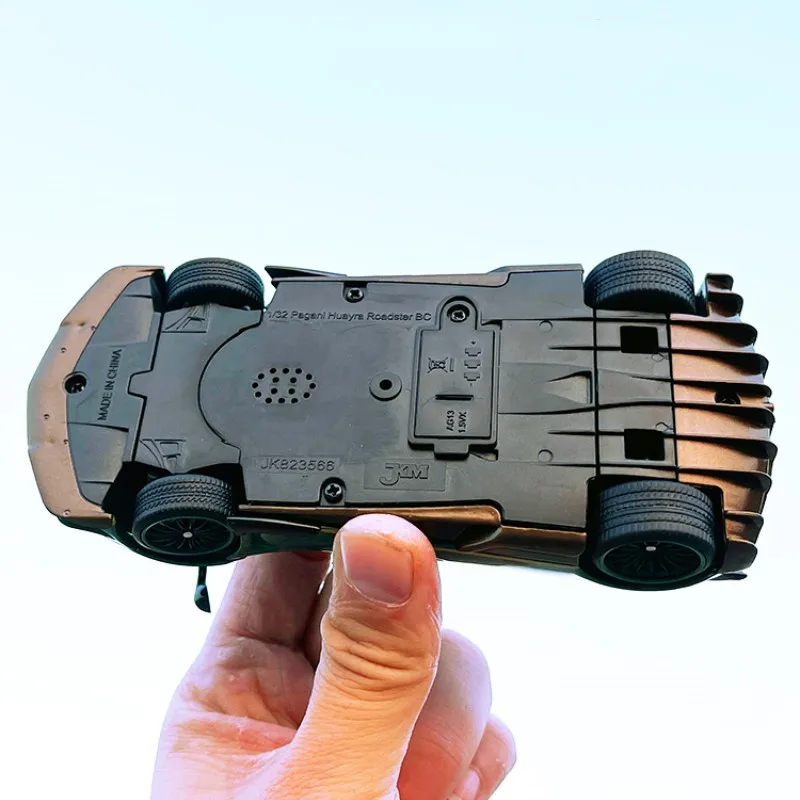 1:32 Pagani Huayra Diecast Model Car 4 1:32 Pagani Huayra Diecast Model Car - Image 4