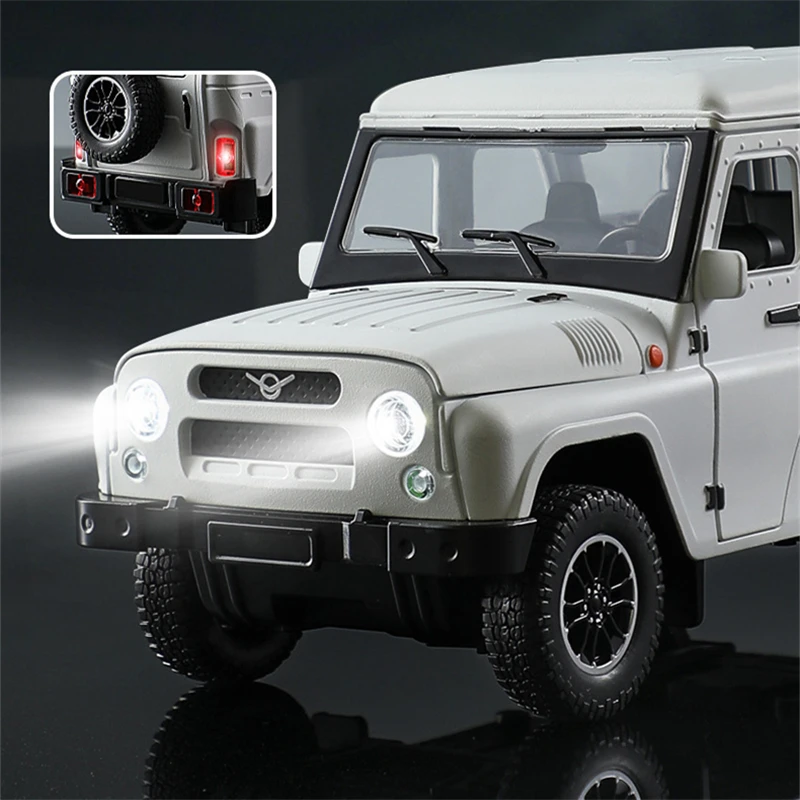 1/18 UAZ Hunter Diecast Model for Collectors 4 1/18 UAZ Hunter Diecast Model for Collectors - Image 4