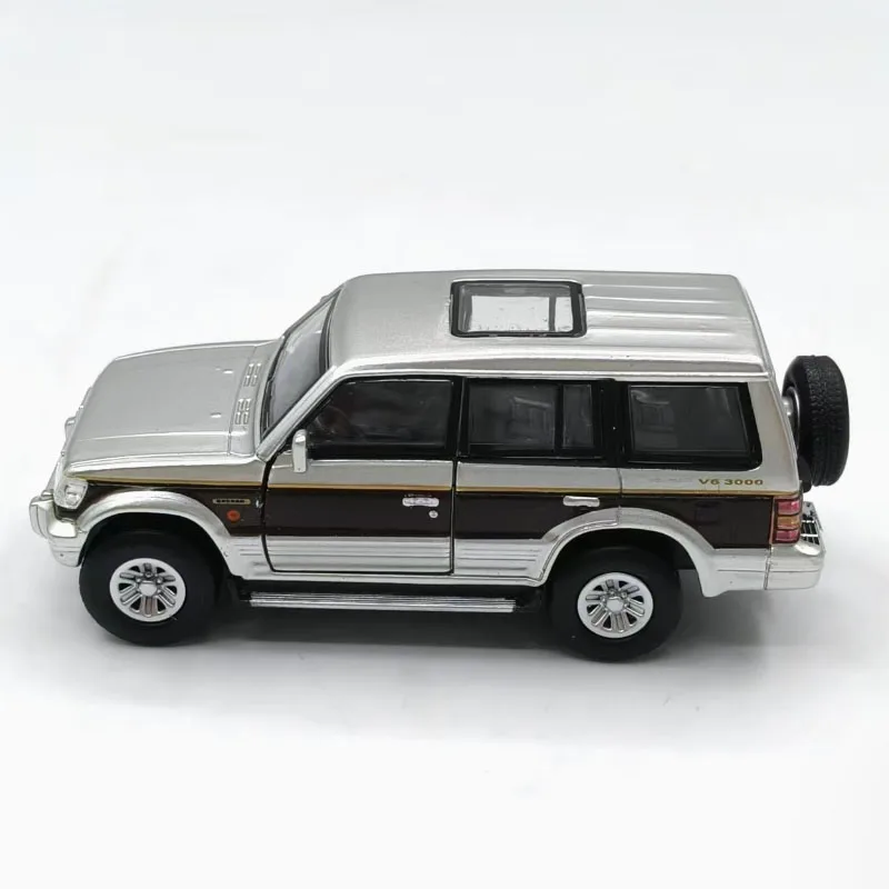 1/64 Scale Mitsubishi Pajero Diecast Model 2 1/64 Scale Mitsubishi Pajero Diecast Model - Image 2