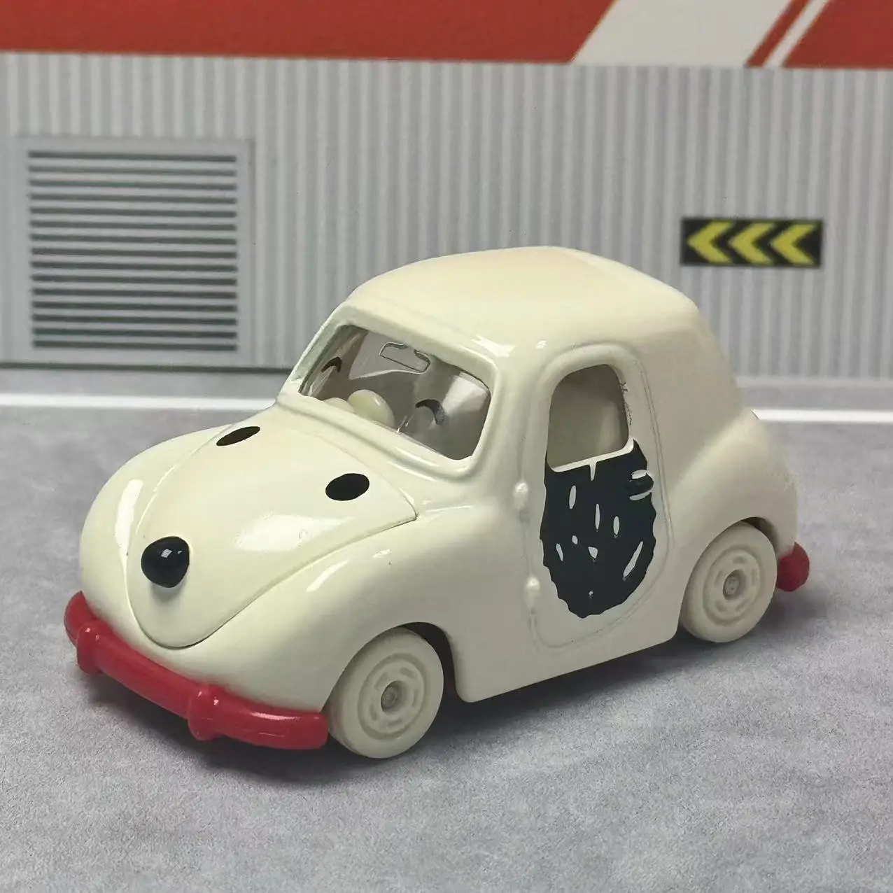 Takara Tomy Snoopy Car II Collectible Toy 4 Takara Tomy Snoopy Car II Collectible Toy - Image 4