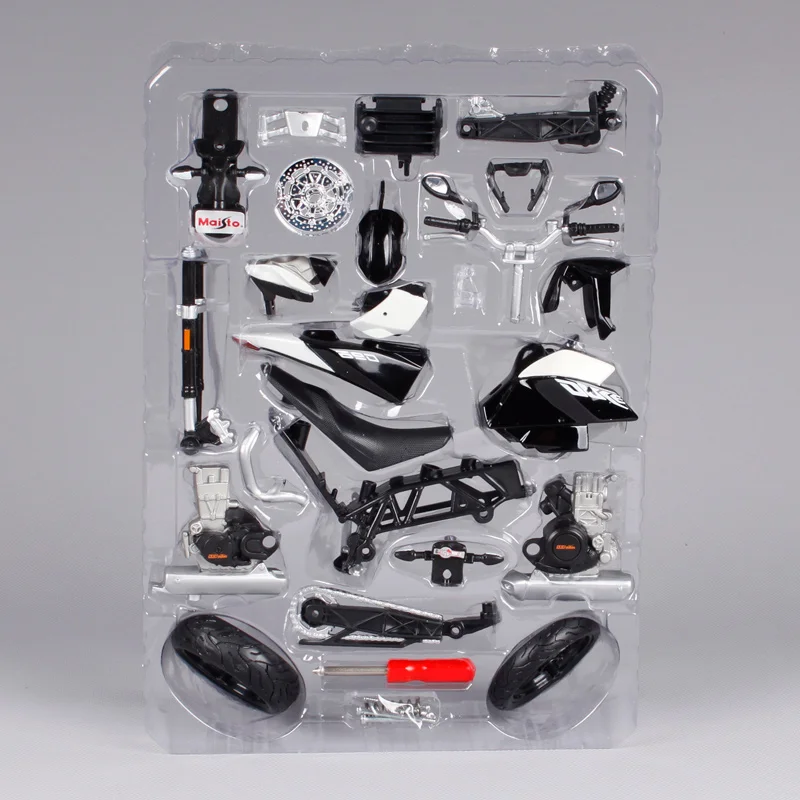 KTM 690 Duke 1:12 Scale Model Replica 6 KTM 690 Duke 1:12 Scale Model Replica - Image 6