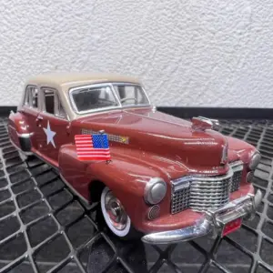 Vintage Fleetwood 1:43 Scale Diecast Model 11 Se9792afaf0584476add8067fc75037afB