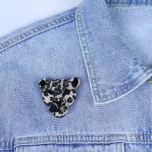 Leopard Print Cheetah Brooch Acrylic Necklace 11 Se9a44e80e8904e28afbc245418f3fefaD