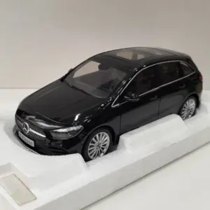 Mercedes-Benz B-Class 1:18 Model in Black 8 Sea01b3a30e524cb7b6c1fe99dc3efff3E