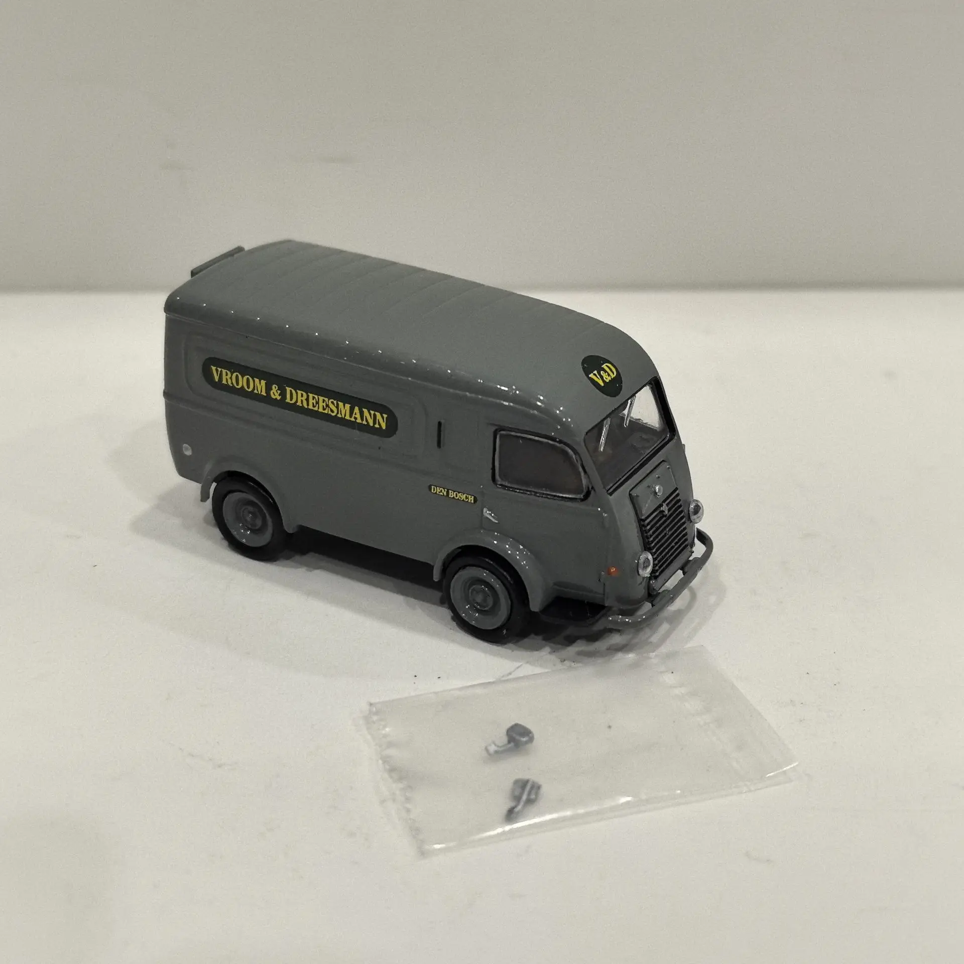 Vintage Renault Van Model 1:87 Scale 7 Vintage Renault Van Model 1:87 Scale - Image 7