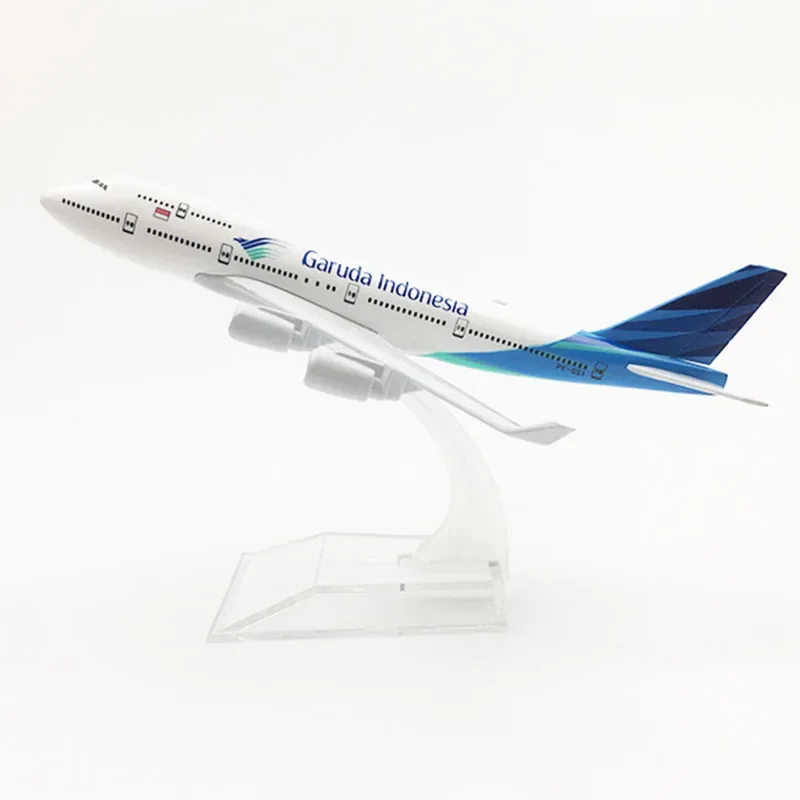 Garuda Indonesia Boeing 747 Diecast Model 1:400 3 Garuda Indonesia Boeing 747 Diecast Model 1:400 - Image 3